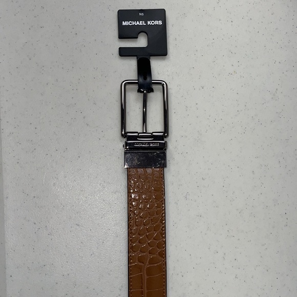 Michael Kors Reversible Embossed Leather Belt - Picture 9 of 10